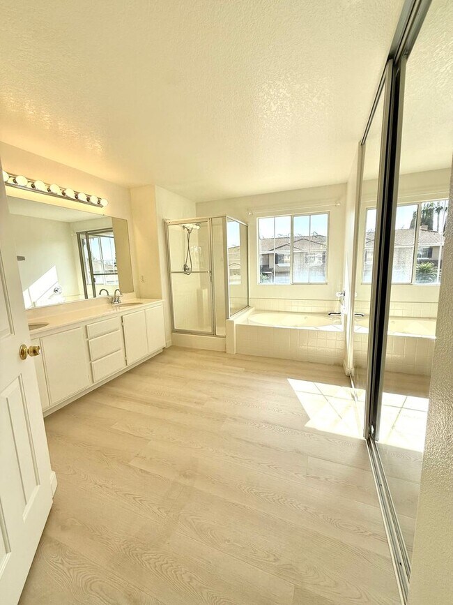 Building Photo - Spacious Home for Rent with Fresh Upgrades...