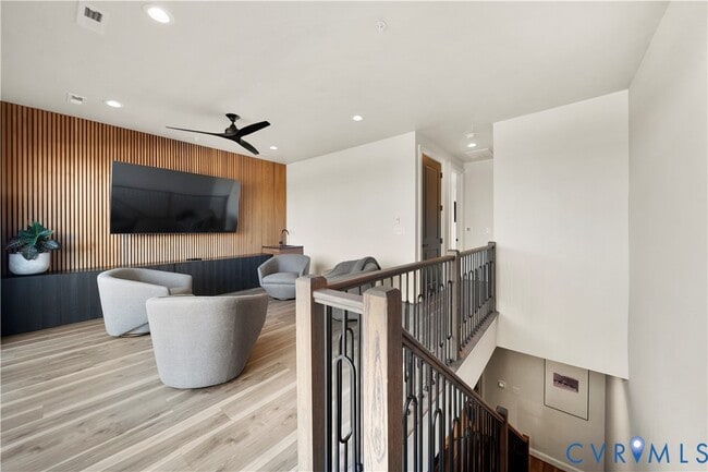 Building Photo - 441 W 7th St