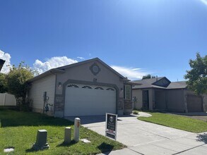 Building Photo - 754 N Bradford Dr