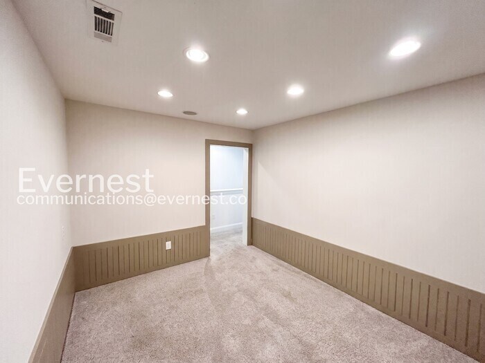 Building Photo - 252 Tanglewood Ln