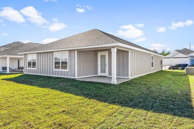 Building Photo - 733 Quintana St