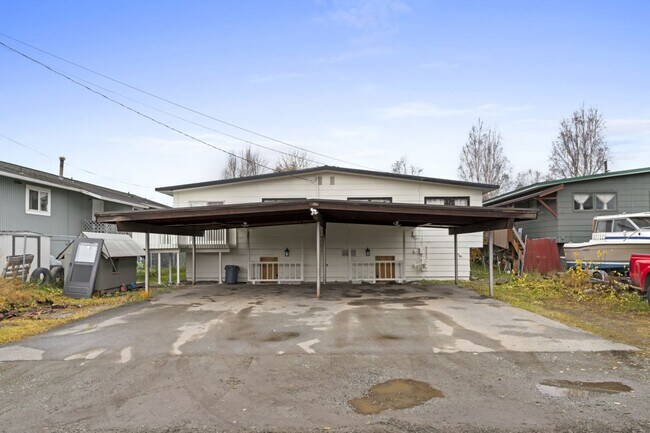 Building Photo - 1429 Columbine St