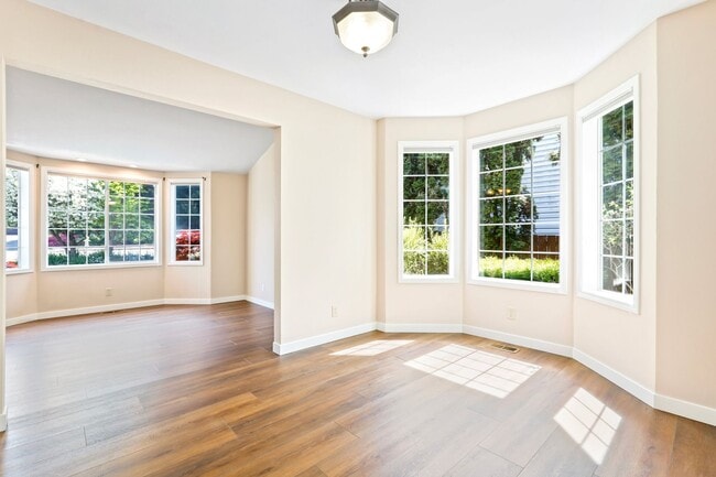 Building Photo - Beautiful Renovated Four Bedroom House for Rent in Renton Washington