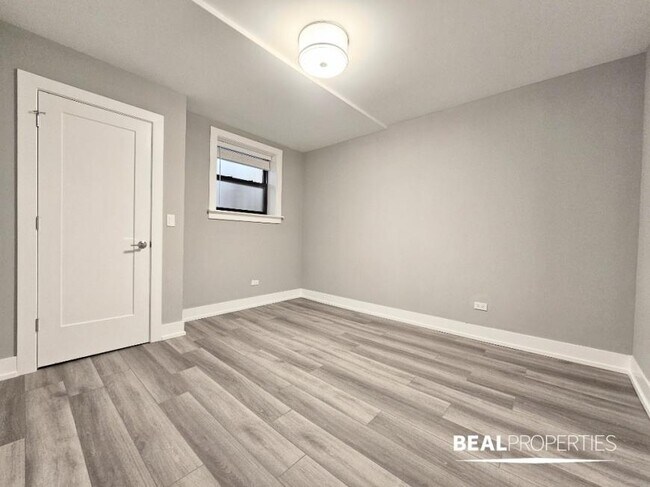 Building Photo - 1 bedroom in CHICAGO IL 60613