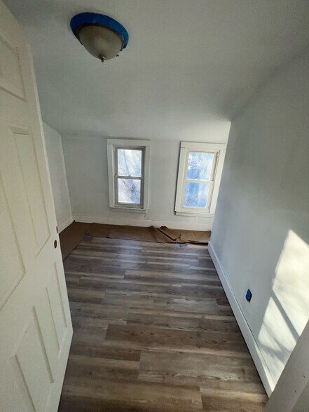 Room 1 - 103 Walnut St