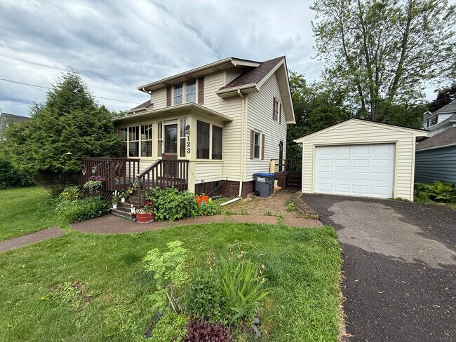 Building Photo - 123 N 42nd Ave E