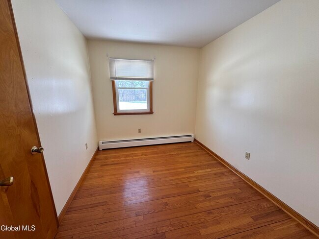 Building Photo - 60 Bloomingrove Dr