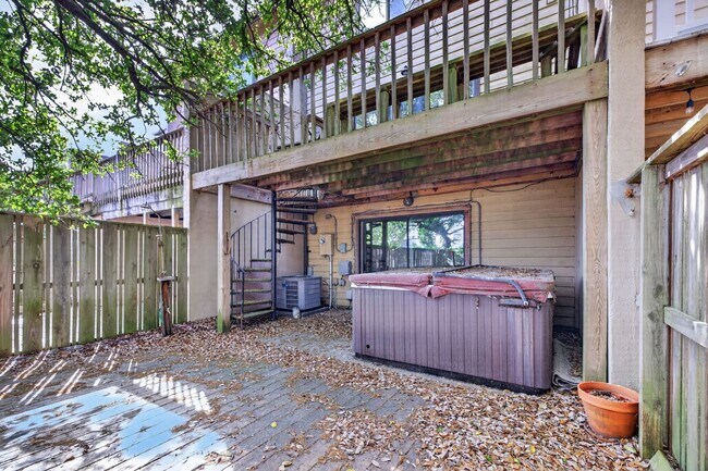 Building Photo - Fabulous Chesapeake Bay Location - Steps to Beach!