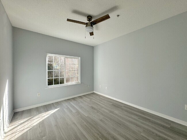 Building Photo - Updated 2BR/1BA Florida Club Condo! Available Soon!