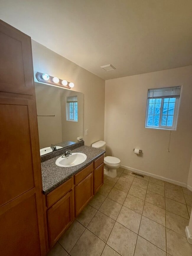 Building Photo - Spacious 4 Bed / 3 Bath Duplex on 1 Acre –...