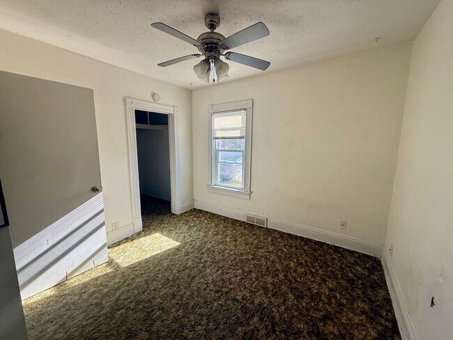 Building Photo - 110 Adrian St