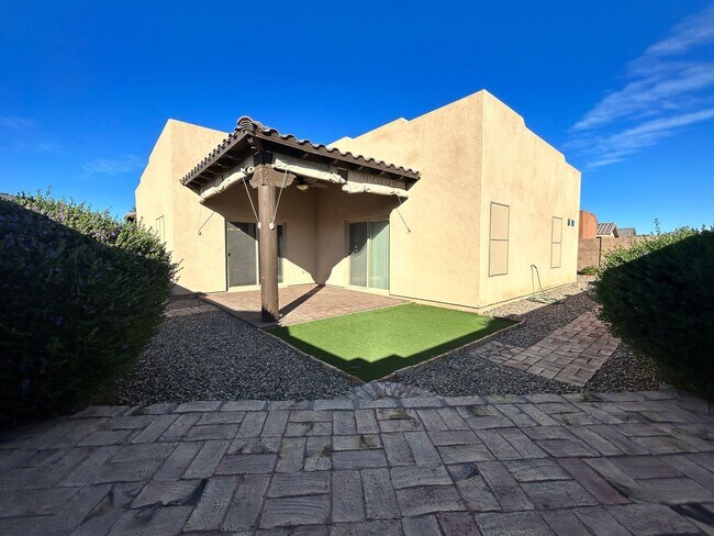 Building Photo - Beautiful Southwestern-Style Home in El Rancho Encantado