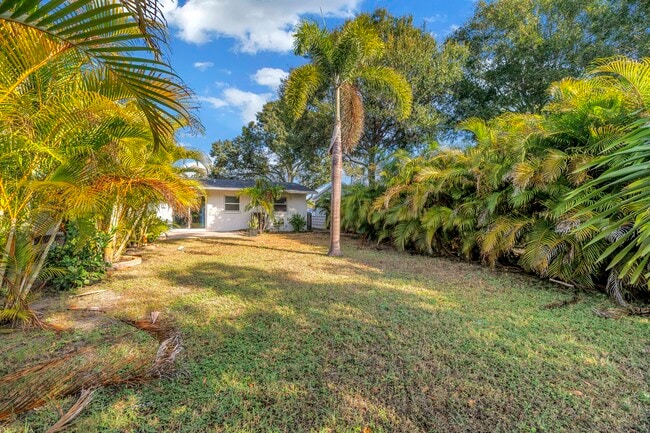 Building Photo - 652 42nd Ave NE