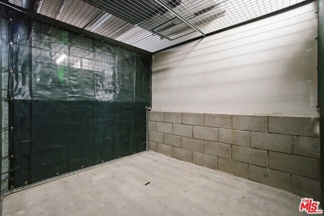Building Photo - 6400 Crescent Prk E