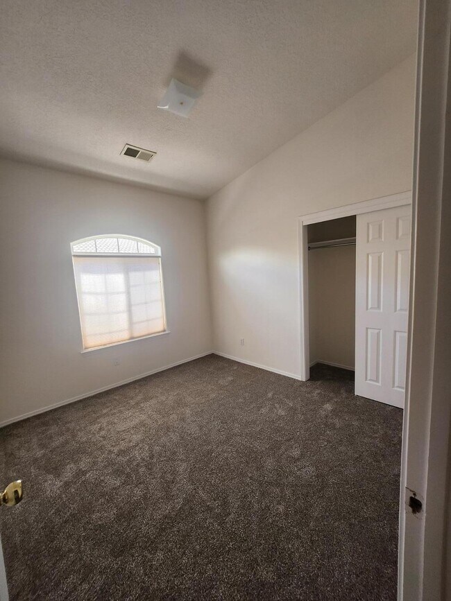 Building Photo - 1604 Gale Ct NW