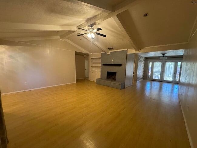 Building Photo - 4422 McNiel Ave