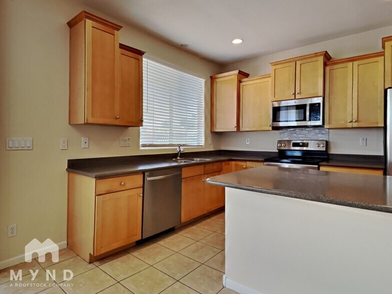 Building Photo - 13514 W Cypress St