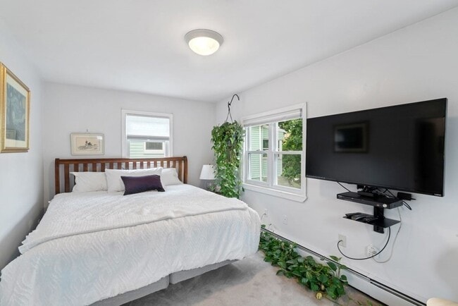 Building Photo - 45 Magoun St