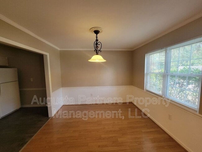 Building Photo - 2309 Creekview Dr
