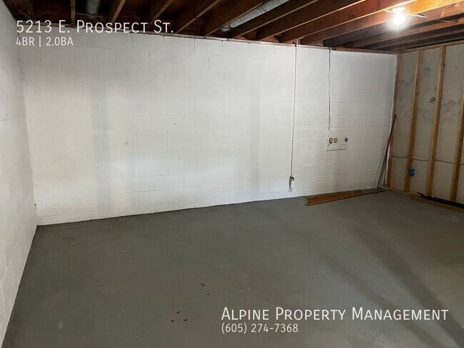 Building Photo - Newly Renovated 4 Bed/2 Bath East Side Ran...