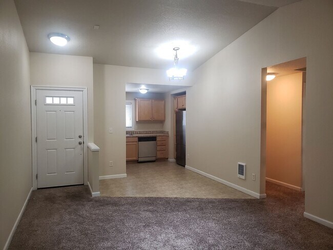 Building Photo - **PENDING** Great West Slope Condo!