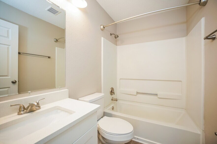 Building Photo - 3926 Candle Berry Dr