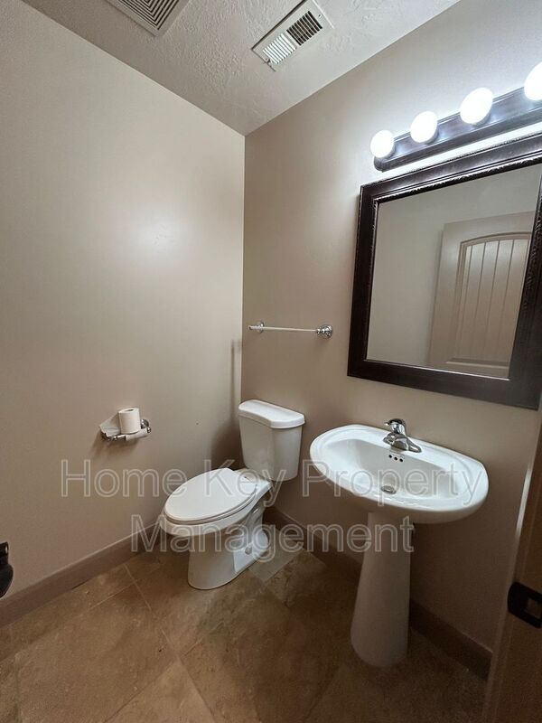 Building Photo - 157 E Foothill Dr