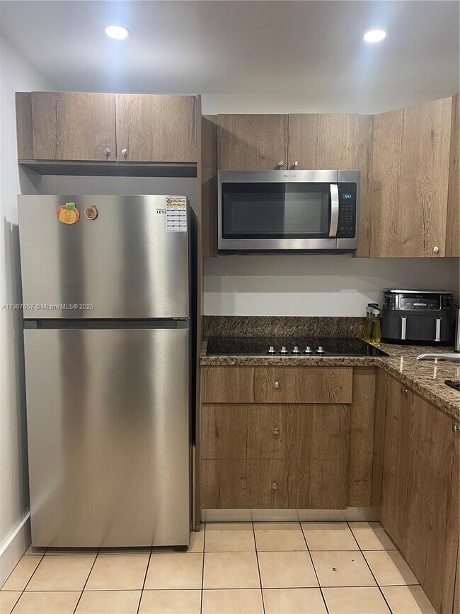 Building Photo - 6190 W 19th Ave