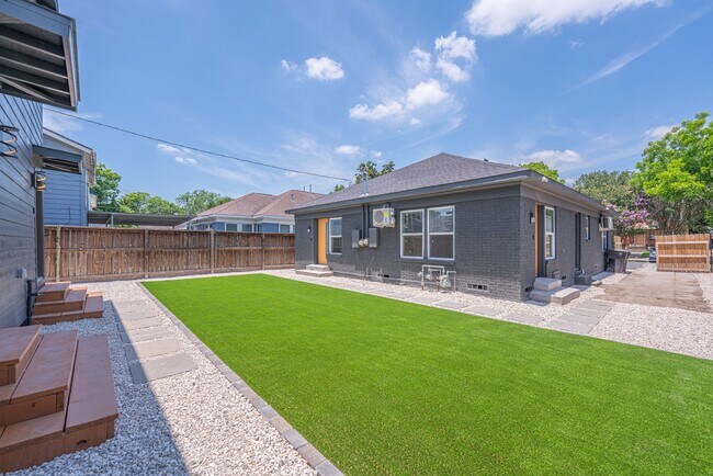 Building Photo - 4202 Clay St