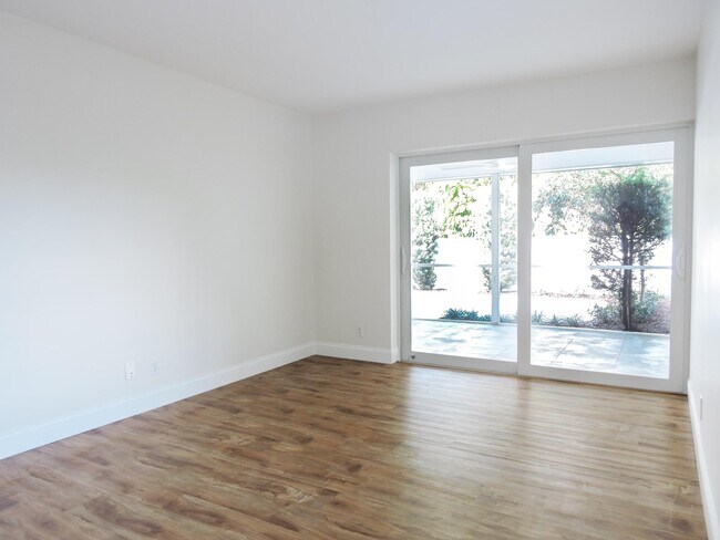 Building Photo - 136 Yacht Club Dr