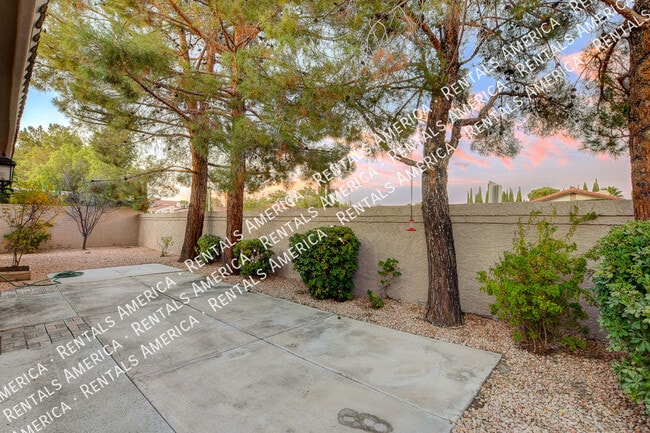 Building Photo - 8960 Echo Ridge Dr