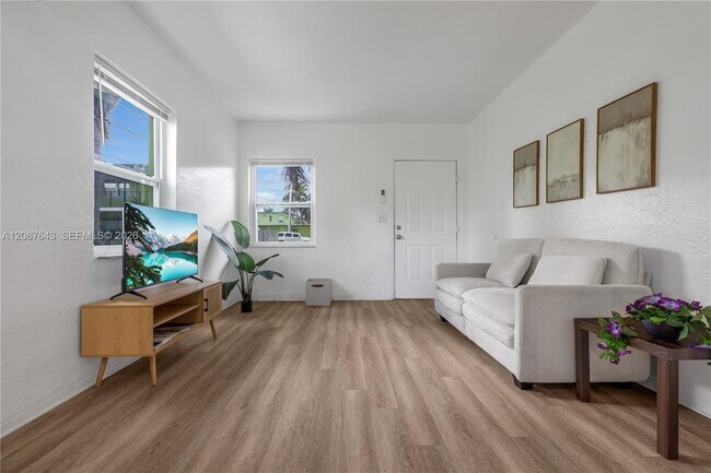 Building Photo - 180 NE 68th St
