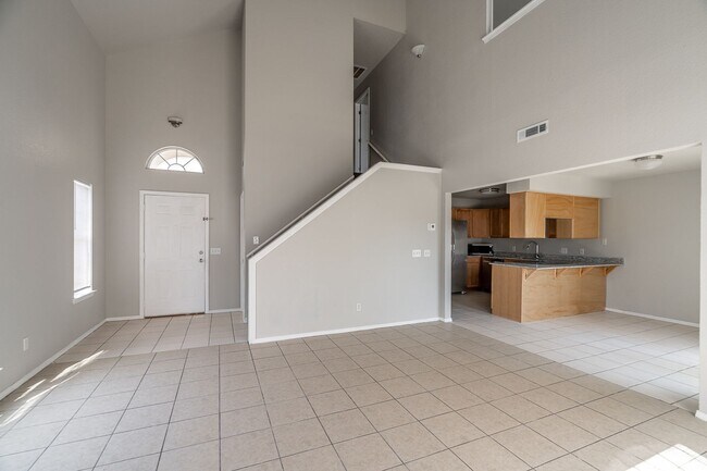 Building Photo - Daisy Ln 971-973