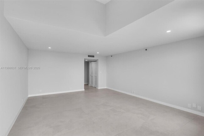 Building Photo - 251 Crandon Blvd