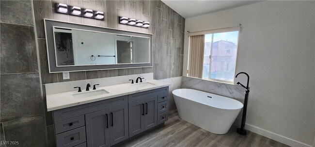 Building Photo - 3335 Commendation Dr