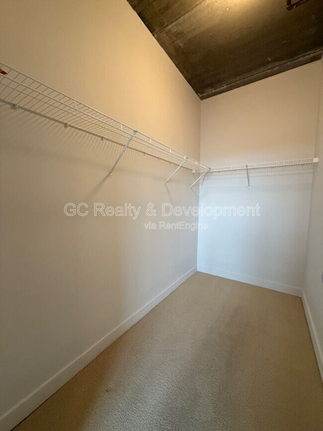 Building Photo - 10 S Dunton Ave