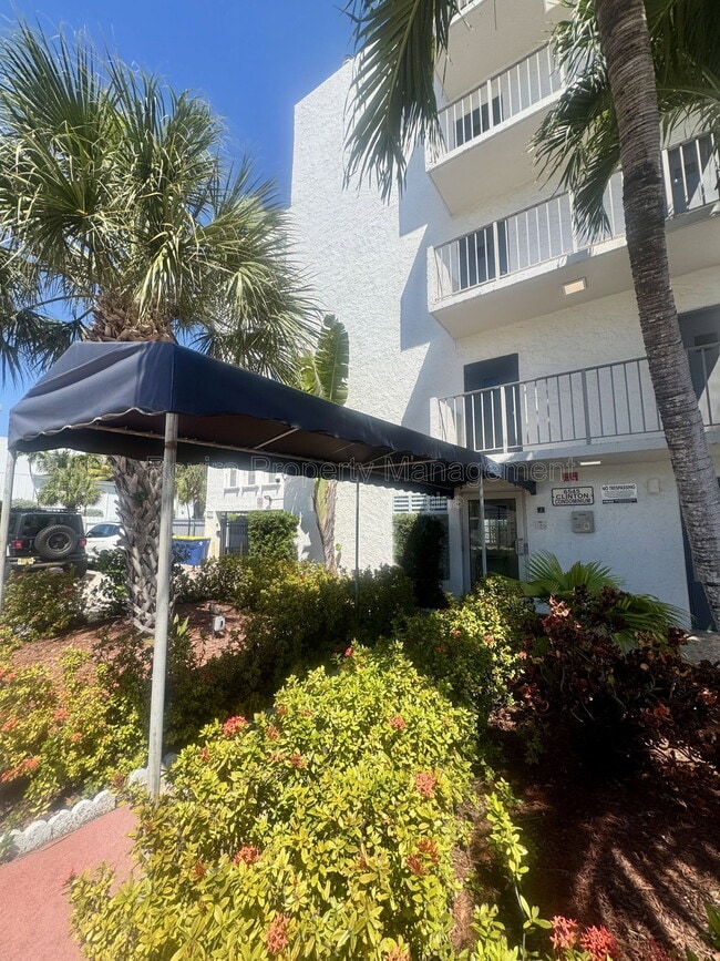 Building Photo - 6545 Indian Creek Dr