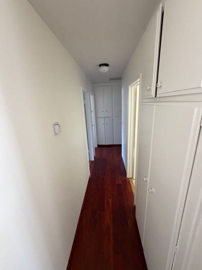 Building Photo - 5333 Parejo Dr