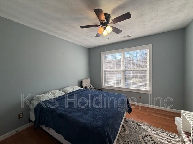 Building Photo - 516 Bells Hollow Ct