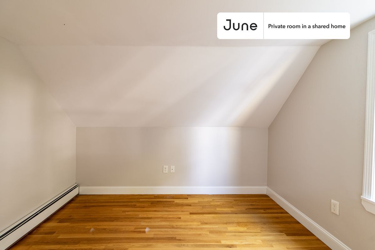 Building Photo - Room in Shared 5 bed/1.5 bath home