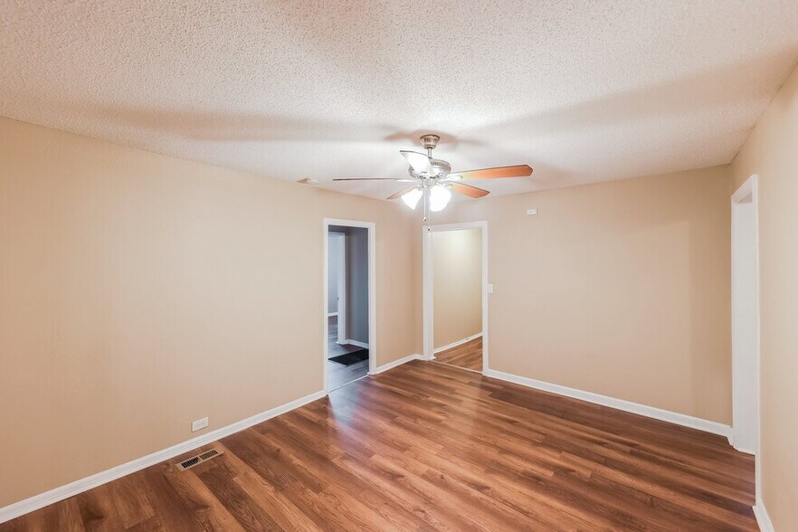 Building Photo - 2512 Circle Dr