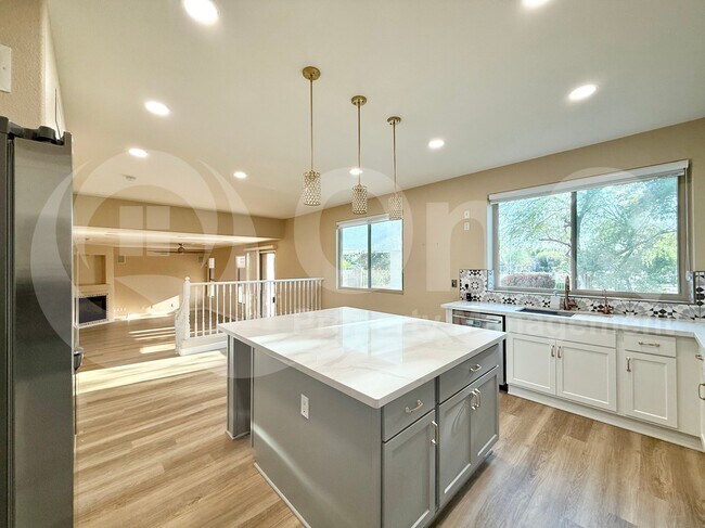 Building Photo - 1432 S Apache Dr