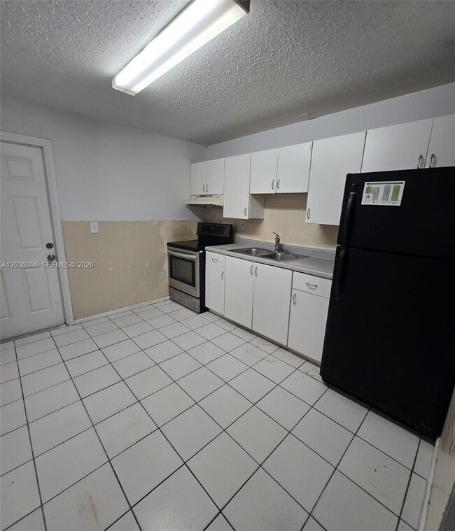 Building Photo - 5880 NW 19th Ct