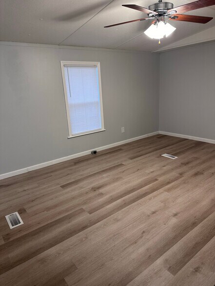 Building Photo - 546 Burnett Dr