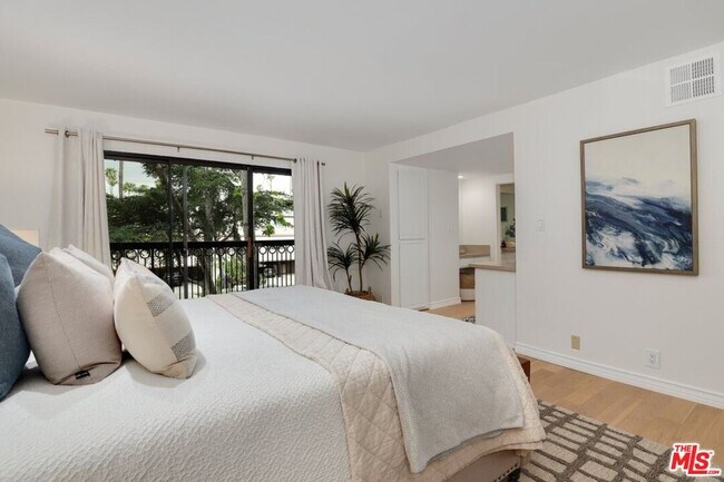 Building Photo - 848 Lincoln Blvd