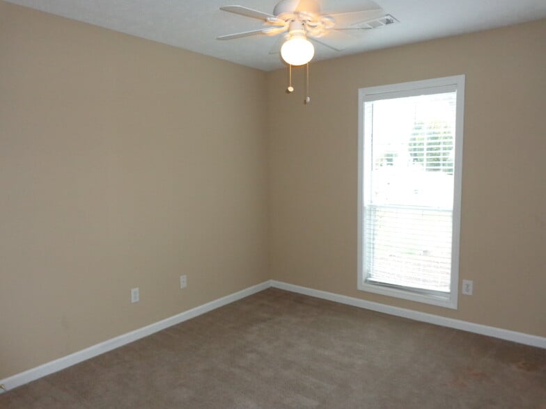Building Photo - 3730 Sugarbrook Dr