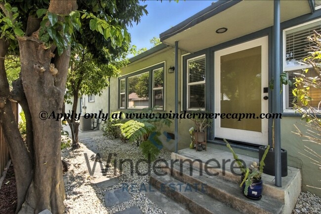 Building Photo - Timeless Modern Luxury 3 bedroom in one of...