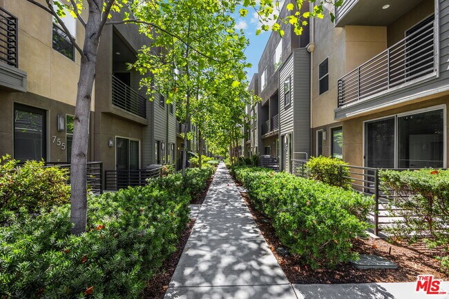 Building Photo - 746 Farrier Wy