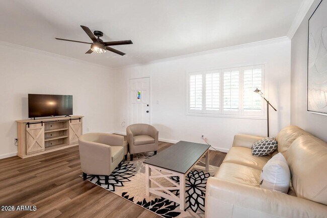 Building Photo - 721 E Montebello Ave