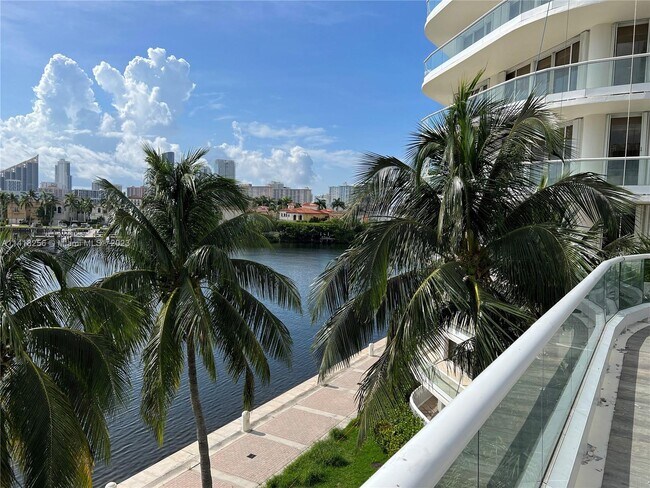 Building Photo - 7000 Island Blvd